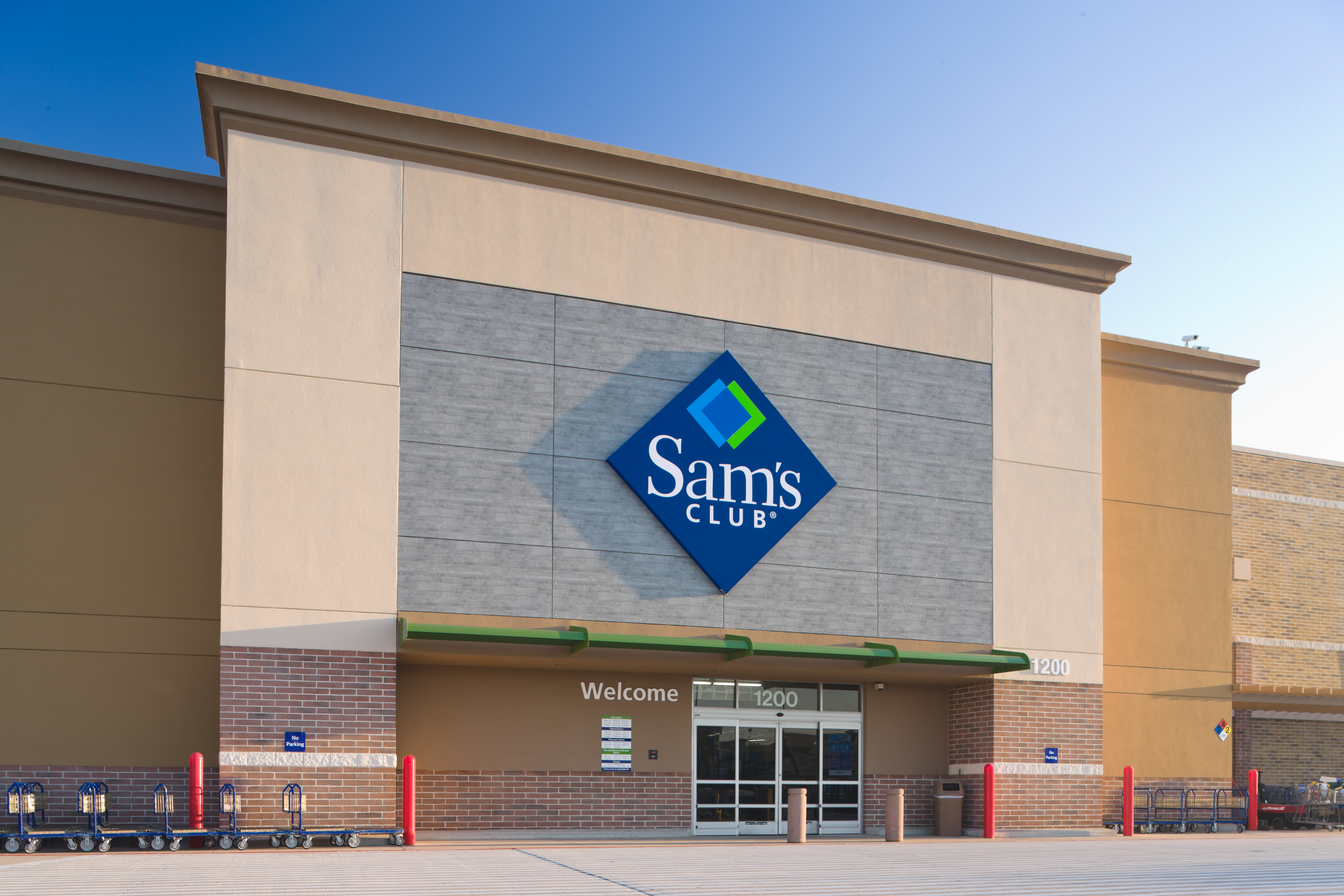 Sam's Club is one of the infamous warehouse clubs where you can great discounts, deals and promos.