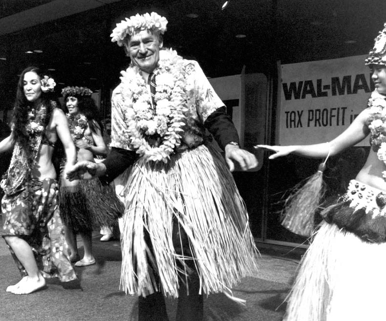 Sam Walton does the hula on Wall Street in 1987